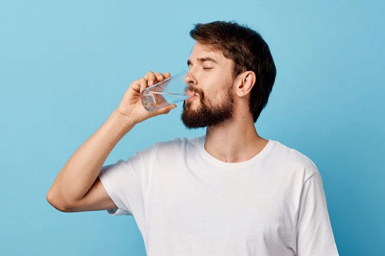 تصویری از تشنگی مزمن در اثر دیابت بی مزه